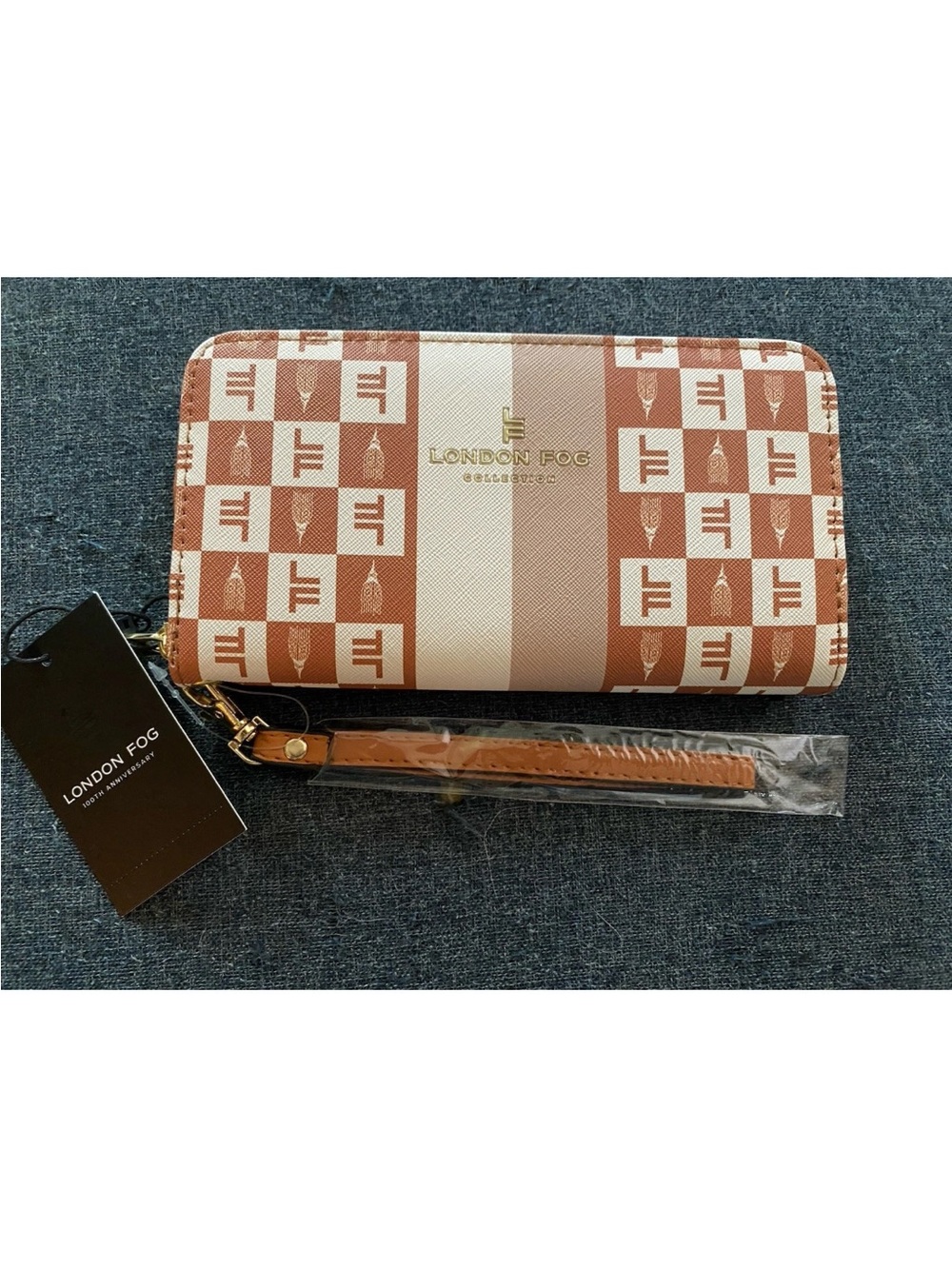 NWT London Fog Long Clutch Wallet Card Holder Zip Around Adalia Camel Brown PVC